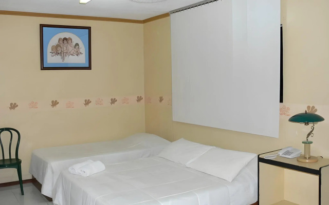 Plaza Maria Luisa Suites Inn