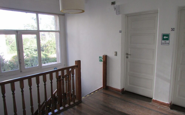 Hostal Romandia-33.44279