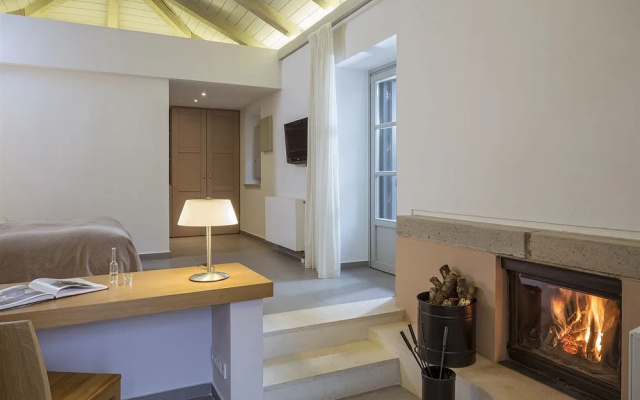 Monopatia Resort