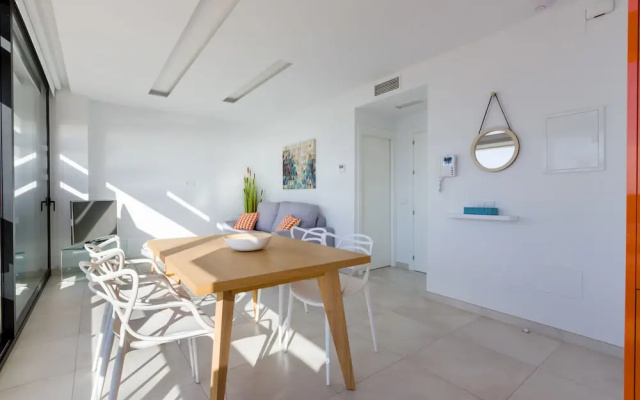 RENTHAS Calabeach Apartment