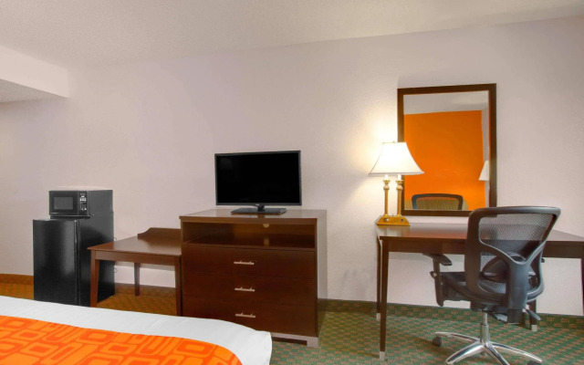 Howard Johnson Express Inn - Beckley