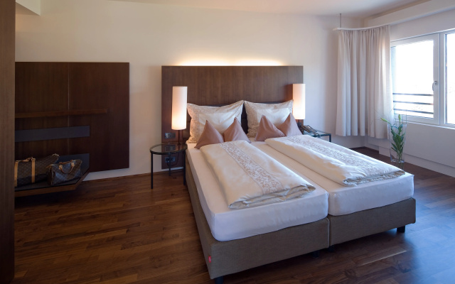 Penz Hotel West