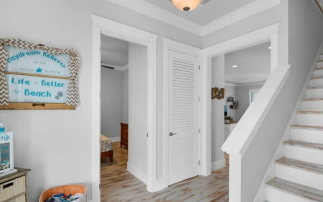 Daydream Beach 4 Bedroom Home by RedAwning