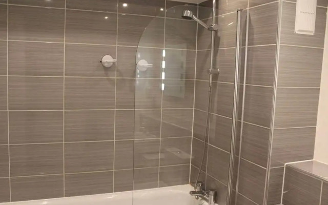 Zone 1 Hoxton 2 Bedroom Flat