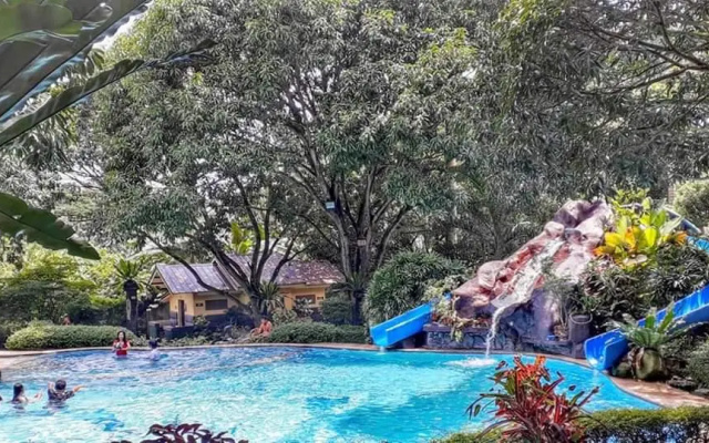 Pacific Waves Resort