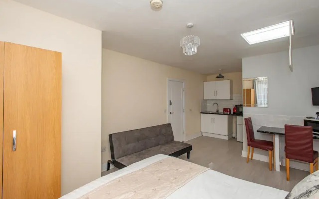 Newly Refurbished Studio, 20 Mins to London Bridge