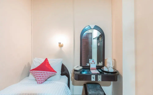 OYO 671 Hotel Capitol