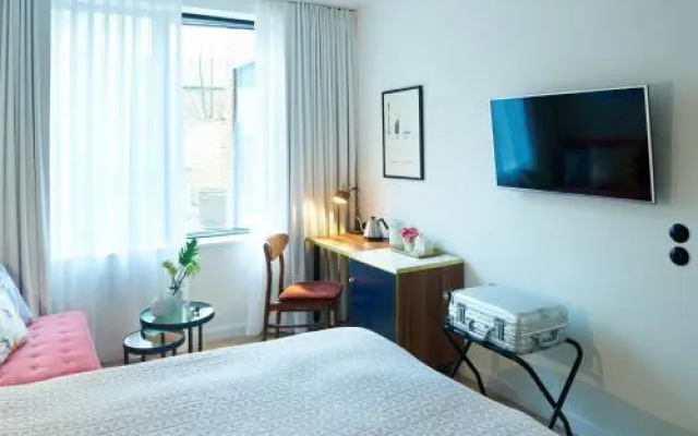Five Rooms Hotel