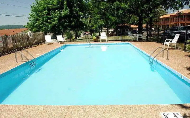 The Parkwood Inn & Suites