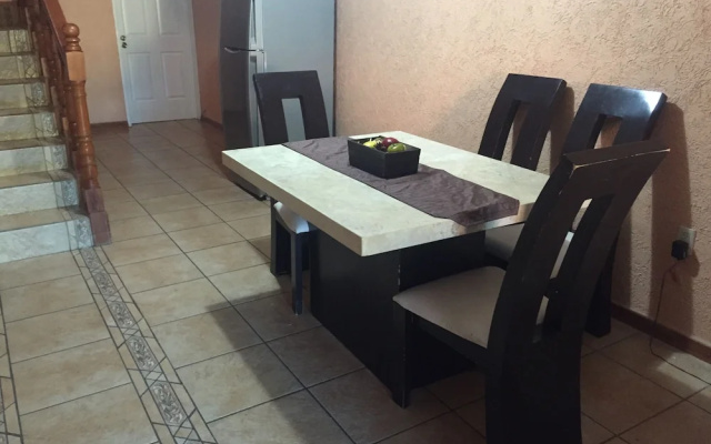 4 Recamaras Zona Sur WiFi Jardin Cochera