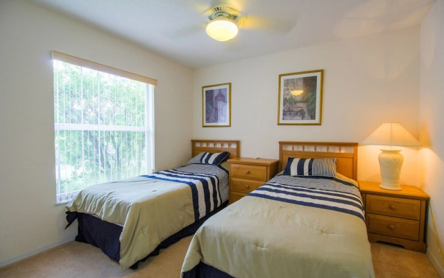 Spacious Modern Pool Home, Family & Golf Trips - 4727 4 Bedroom Home by RedAwning