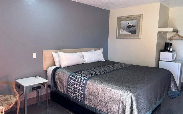 California Inn & Suites Adelanto US 395