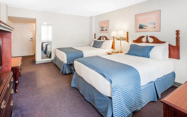 Ramada By Wyndham Milwaukee Downtown