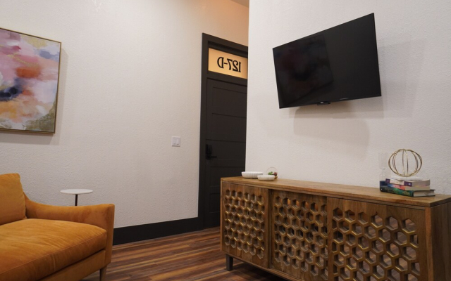 Brick Street Hotel