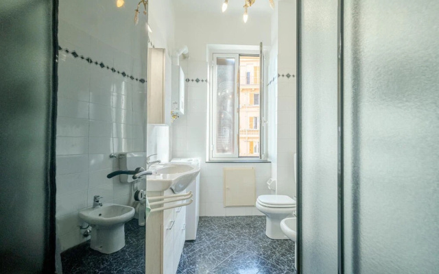 Amazing Apartment in Genova With Wifi and 2 Bedrooms