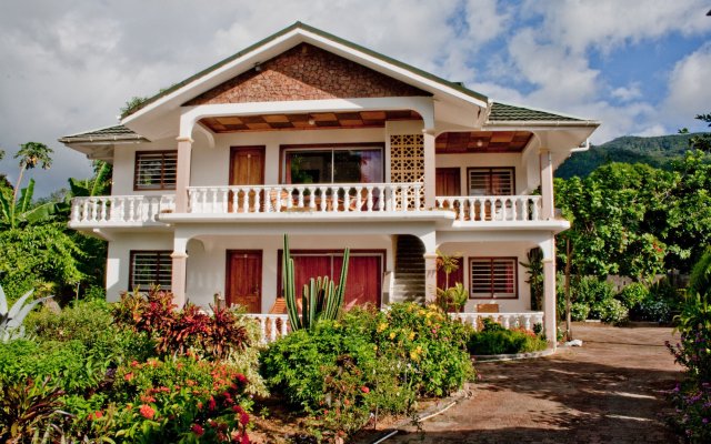 Отель Villa de Roses Сейшельские острова, Остров Маэ - 2 отзыва об отеле, цены и фото номеров - забронировать отель Villa de Roses онлайн вид на фасад