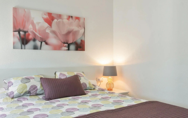 Inviting holiday home in Lo Crispin with shared pool