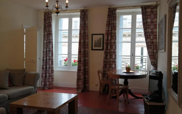 Penthouse Apartment overlooking Place Carnot