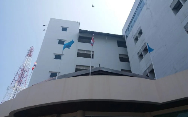 Grand Leo Hotel