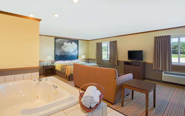 Super 8 by Wyndham New Hampton