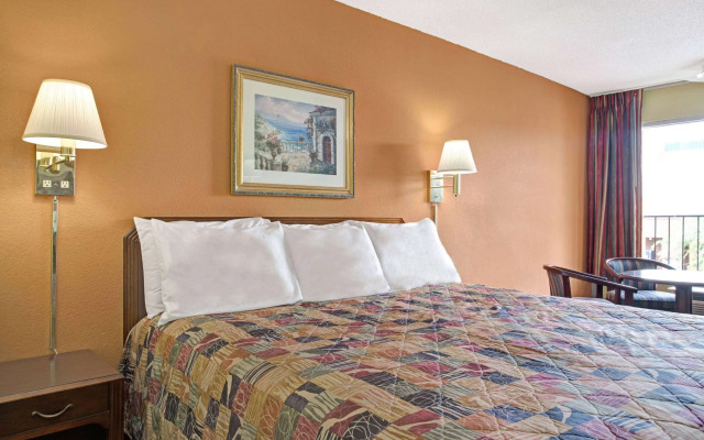 Days Inn by Wyndham Benson