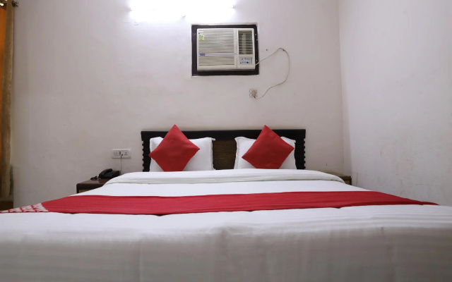 OYO 60476 Hotel Silver Rooms