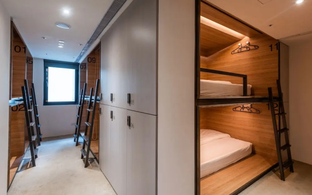 Bouti City Capsule Inn