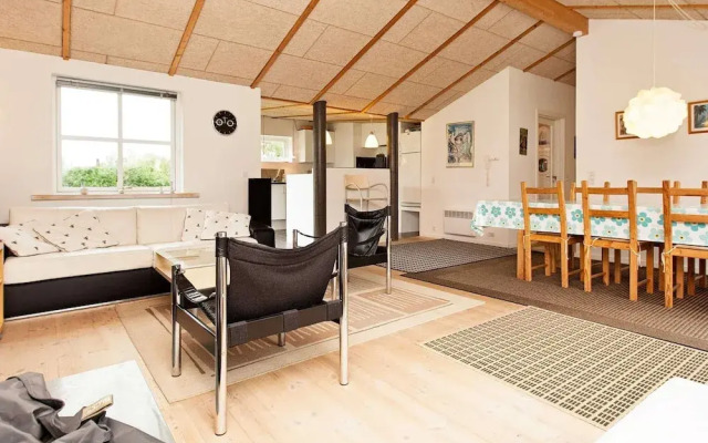 6 Person Holiday Home in Dronningmolle-by Traum