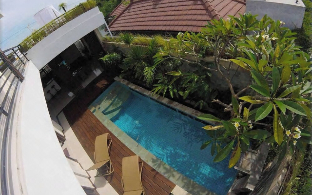 3 BR, 250 Sqmt Villa, Terrace, 10 min Available