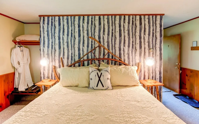 Timberholm Inn