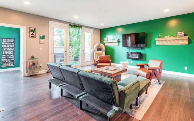 Pet-friendly Abode w/ Balcony in East Nashville!