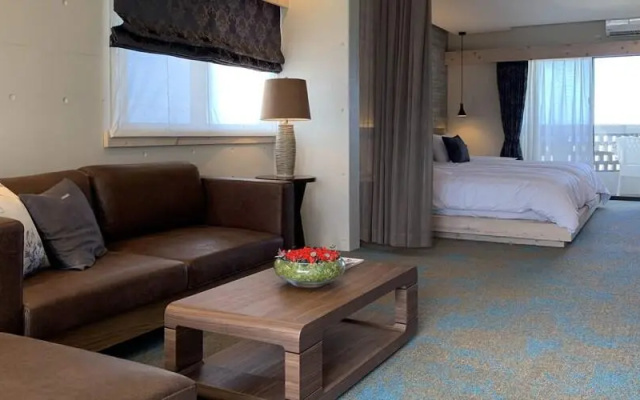 Yomitan Condhotel ND