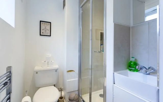 Stylish 4 Bedroom Property in East London