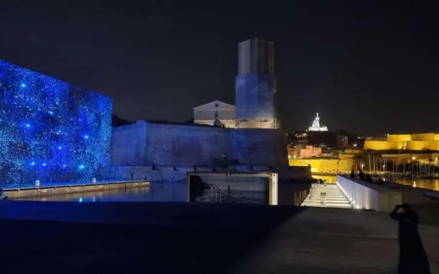 T2 la Joliette sur notre dame
