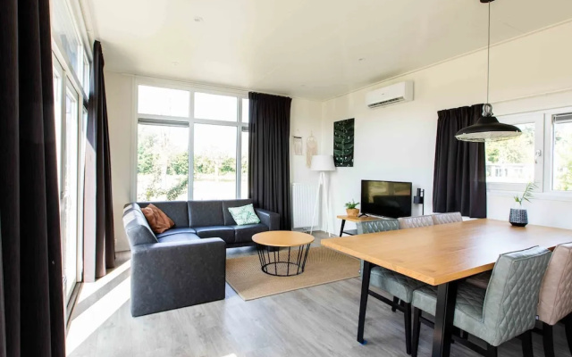 Luxurious Chalet with Outdoor Sauna, 5 Km. From Valkenburg