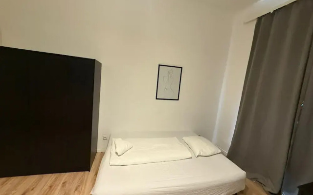 Chic 1BR Apt Steps from Schönbrunn
