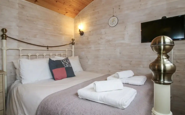 Aston - Shepherd Hut