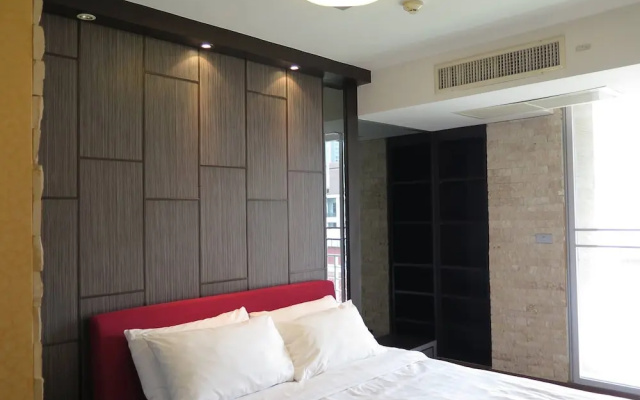 7A - 2 Bedrooms and 2 Bathrooms Located at Downtown Apartment With Shared Pool