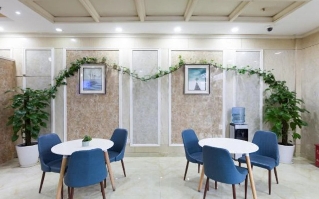 95 Hou Hotel (Shanghai Anting North Railway Station)