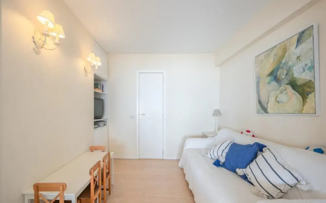 Spacious 9-guest Knokke Apt