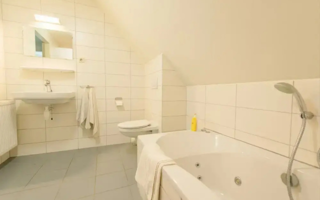 Thatched Villa With two Bathrooms Near the Beach