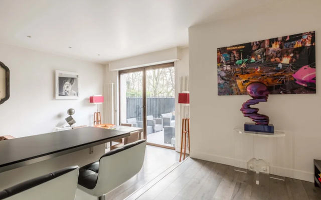 Neuilly-sur-seine Modernist Retreat