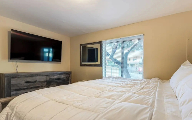 Walkable Phoenix 2-unit Hub Near Chase Field!