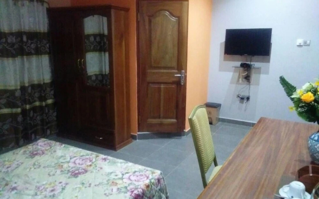 Oguaa Apartments & Lodging