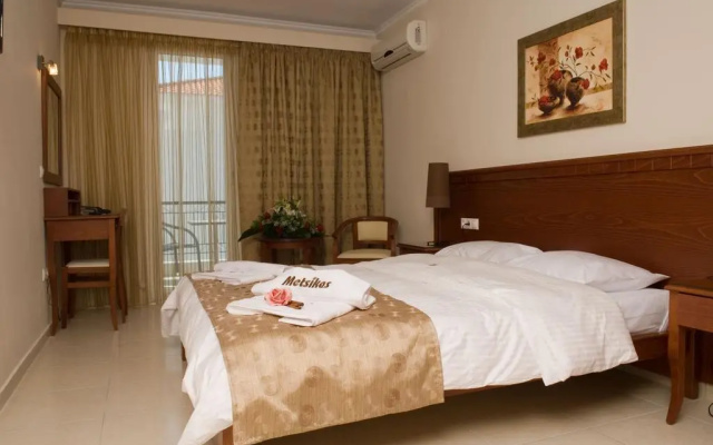 Metsikas Residence