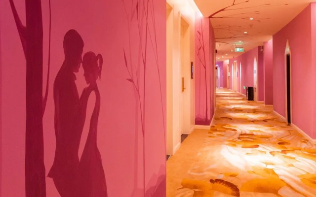 Guanjun Parent Child Theme Hotel