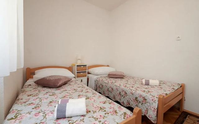 Cozy Downtown Trogir Apartment With Balcony