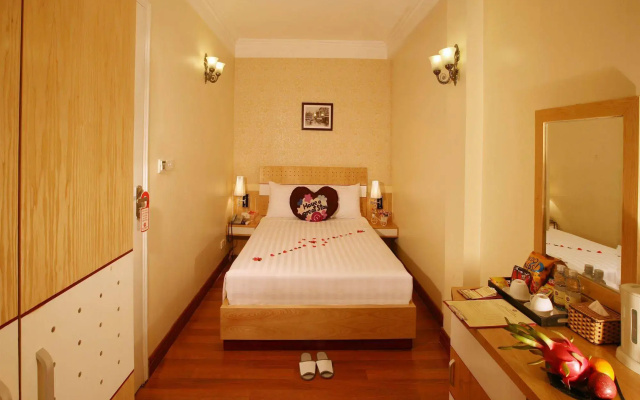 Hanoi House Hotel & Travel
