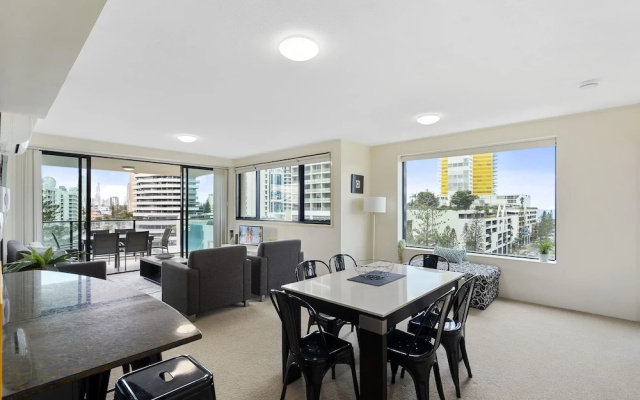 Broadbeach on the Park - We Accommodate