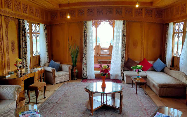 Khilona Group of Houseboat